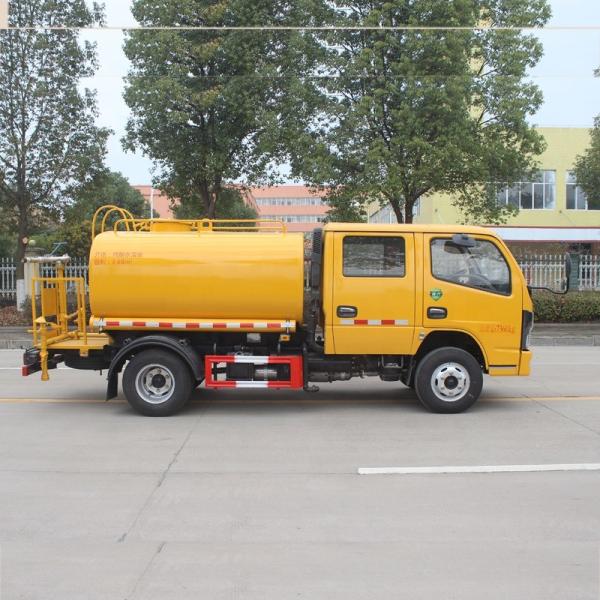 Yellow  Double Row 4000-5000 Litrers  Green Spraying Truck  Street Sprinkle  Water Feeder  	water Bowser