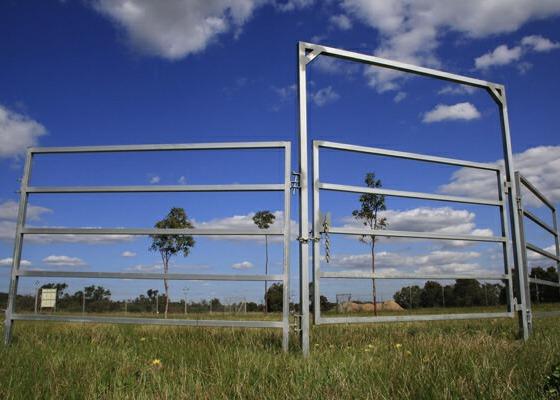 1.8m X 2.1m Oval Tube Heavy Duty Cattle Panel Portable