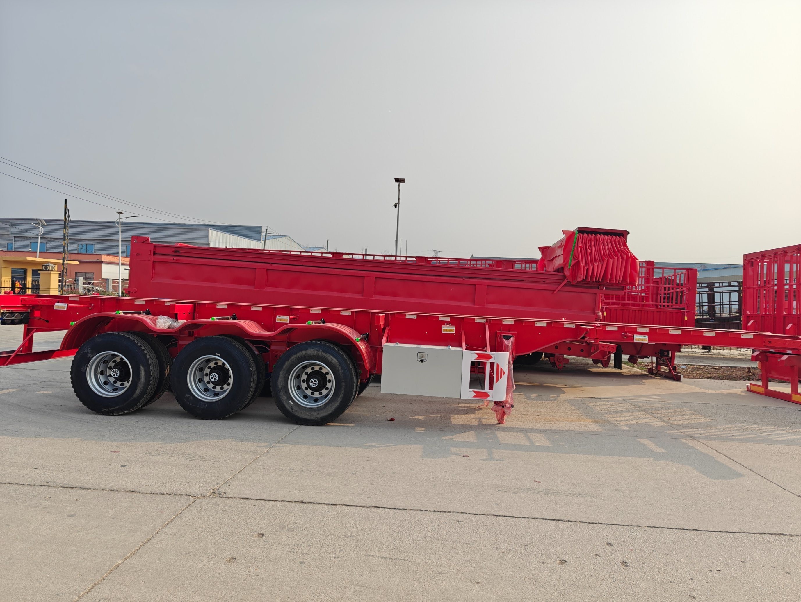 Tri-Axle 20FT 40 FT 45FT Flatbed Cargo Trailer with ABS Anti-lock Braking System