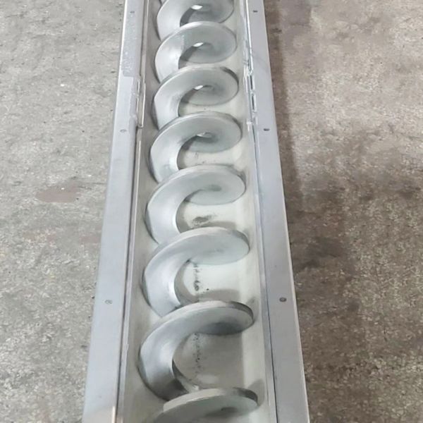 Fabricant d'usine de convoyeur à vis sans arbre pour le transport de boues, convoyeur à vis en forme de U en acier inoxydable personnalisé