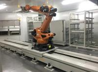 Comment suivre une bande transporteuse dans un robot de train en mouvement avec le septième axe