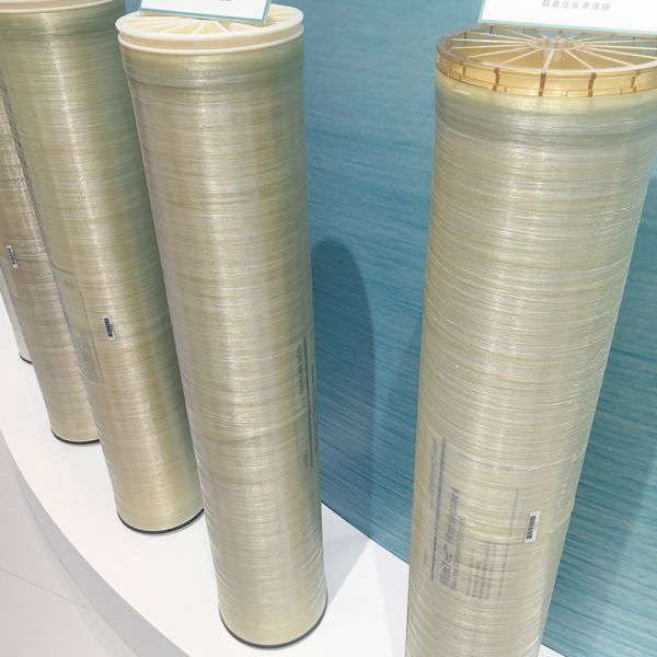 Robot aspirateur de piscine pour eaux profondes industrielles