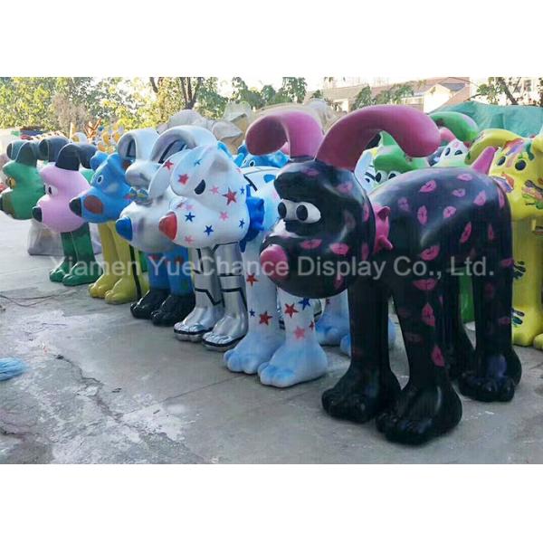 Estatuas grandes de encargo del perro de la fibra de vidrio de los animales de la fibra de vidrio con diverso logotipo