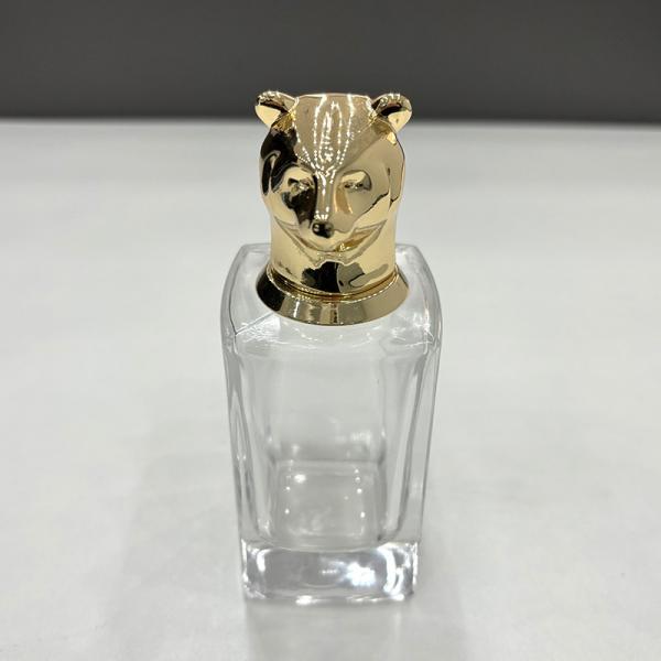 Une élégante casquette de parfum Zamak avec finition miroir.