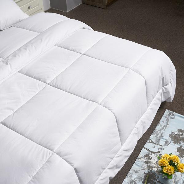 Luxury Custom Lightweight Down Duvet , 100% Cotton Patchwork Quilt Inner Hotel Duvet