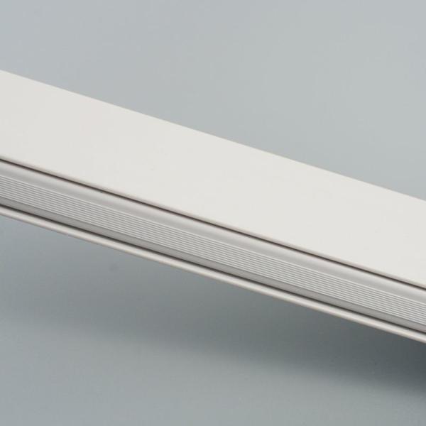 Forma a medida Canal de extrusión Tipo C Perfil triangular de plástico de PVC curvado Marco de cubierta de refrigerador de PVC extrudido