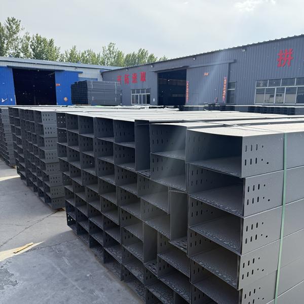 Chemin de câbles ignifuge à descente verticale, galvanisé à chaud, alliage d'aluminium, acier inoxydable