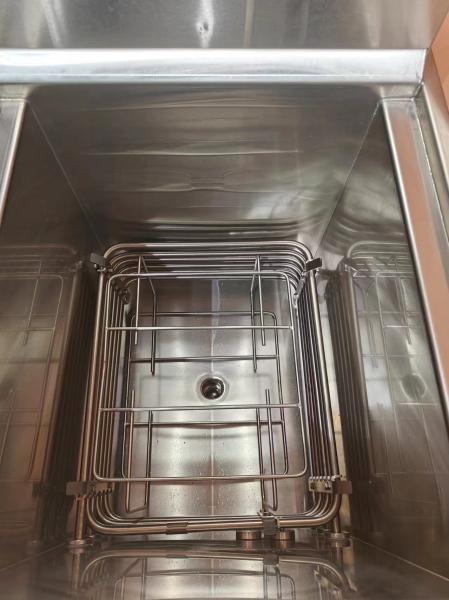 商用チップス フライヤーを開け