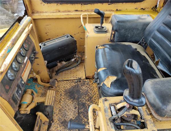                  Used Caterpillar D4c Bulldozer in Terrific Working Condition with Reasonable Price. Secondhand Cat D3c, D3g, D4c Bulldozer on Sale Plus One Year Warranty.             