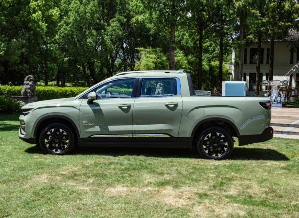 2024 Geely RD6 Electric Pickup Truck 4x4 63kWh 86kWh Battery 550 km Long Range EV Truck