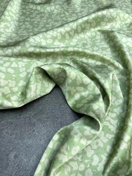 100% Silk 20MM Anti-Wrinkle for Girl fashion Dress with luxury OEM designs
