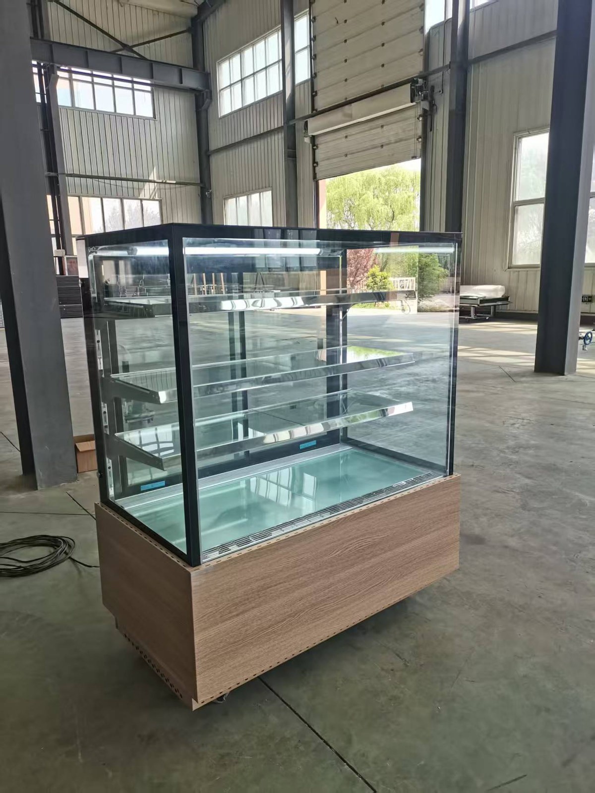 Commercial Straight Glass Cake Showcase Refrigerated Bakery Display Case With LED Glass Shelves
