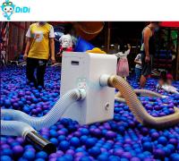La máquina de esterilización de la piscina de bolas para niños juega a un limpiador de bolas de castillo multifunción