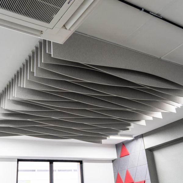 Soluciones acústicas para techos de PET ecológicas duraderas, ligeras y fáciles de instalar