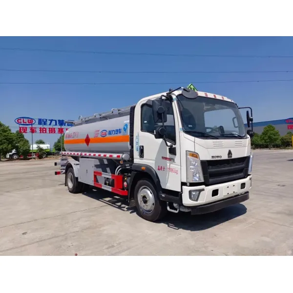 Sinotruk HOWO 5cbm Heavy Duty Fuel Tank Truck for Sale