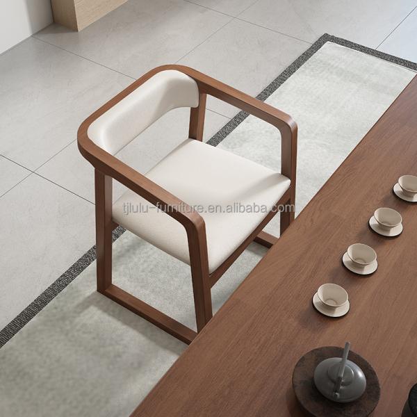 Customizable Rubber Wood Dining Chair for Restaurant Modern Design and Durable