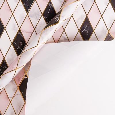 Decoração de caixa de Natal papel de embrulho preto rolo com pasta de madeira e embalagem de festa