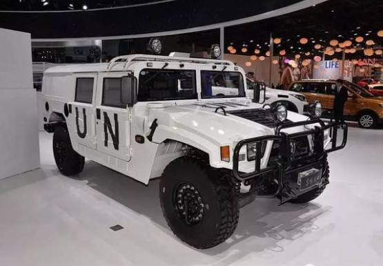 Агильная амфибийная военная бронированная машина радиус поворота 750 мм Высота препятствия 380 мм