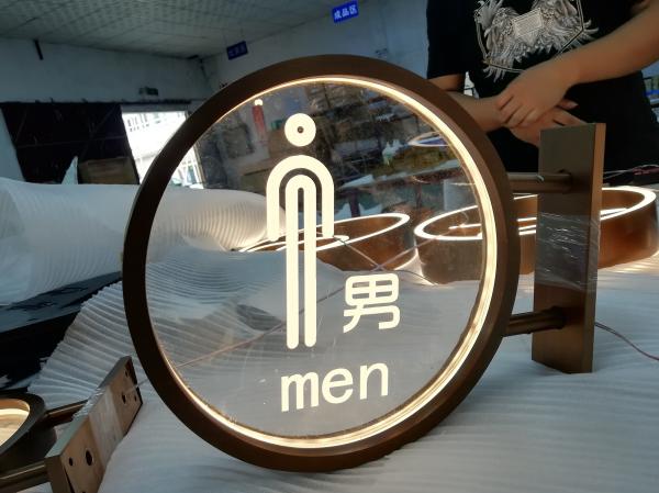 Outdoor Wayfinding Event Directional Signage PANTONE / RAL 50000 Hours Lifetime