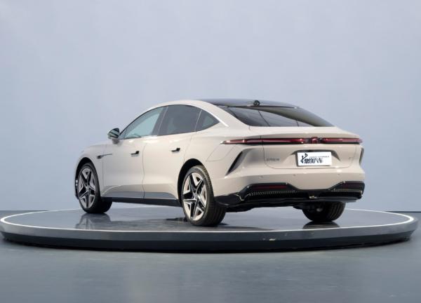Large Hatchback Electric Vehicle Car New Energy Car Rising Auto F7 Luxury Electric Cars