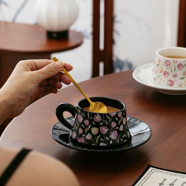 Tasse à café avec coffret cadeau noir et tulipes, pour cadeau, ensemble de tasses, souvenir, tasse en céramique, niche
