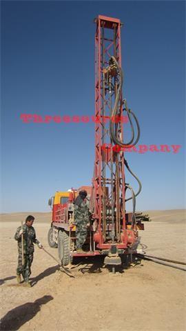 Truck mounted drilling rig in desert TST-150