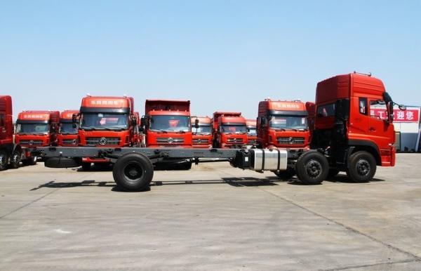 6x2 210hp Cargo Van Truck ISDe 210 30 Cummins Engine DC7J100TA Gearbox