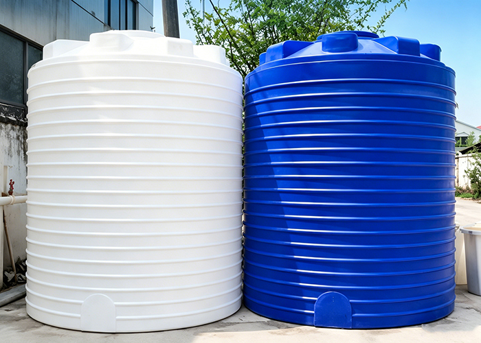 UV Resistant Vertical Round Poly Tanks with Lids for Farm Storage