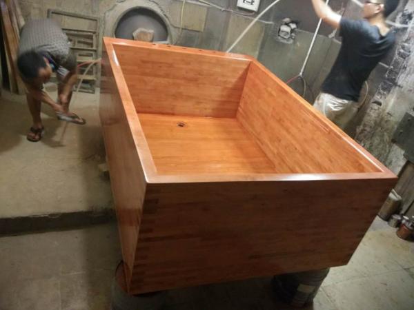 bathtub, bathroom tub,