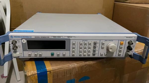 Rohde & Schwarz Rf Signal Generator R&S SMR40  40 GHz Microwave Signal Generator