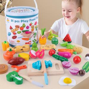 O fruto que da simulação do agregado familiar os brinquedos de madeira Barreled