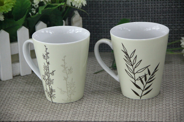 Food Safety 300ml White Porcelain Mugs With Round / Organic Shape