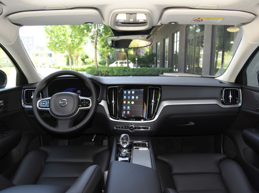 Подержанный автомобиль версии 2.0T 163HP L4 VOLVO S60 2023 B4 Zhiyuan Haohua с турбонаддувом