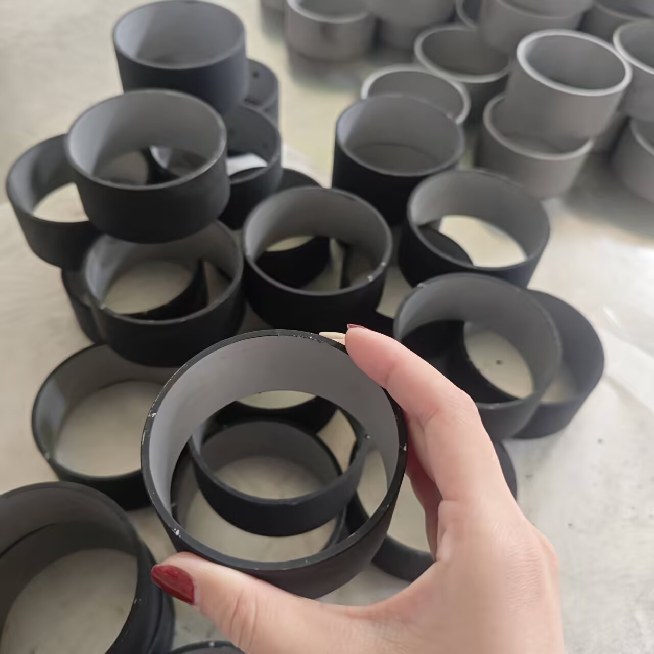 Durable Oilfield Swab Cups with 10,000 psi Pressure Rating for Abrasion and Chemical Resistant Wellbore Cleaning in Custom Sizes