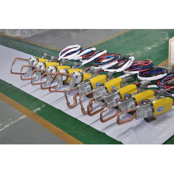 Рука привелась в действие промышленный сварочный аппарат сопротивления сварочного оборудования пятна