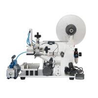 Máquina de rotulagem de embalagens de superfície plana semiautomática para tampas de garrafas