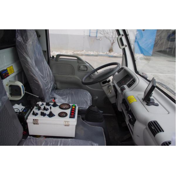 White Special Purpose Truck , ISUZU 600P Single Cabin 4X2 Six Wheels 3M3 Mini Sweeper Road Truck