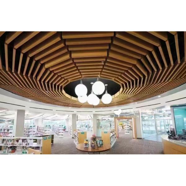 Placas de techo acústico metálico Grano de madera Panel de aislamiento acústico de aluminio compuesto