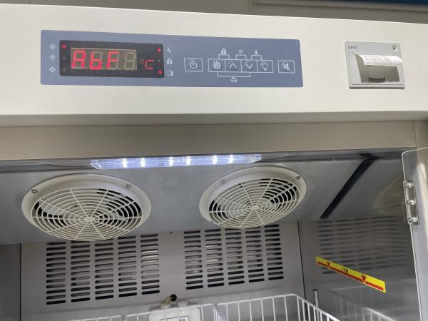 Refrigeradores de alta qualidade do banco de sangue do laboratório do hospital da capacidade de PROMED 368L com a porta de vidro da formação de espuma