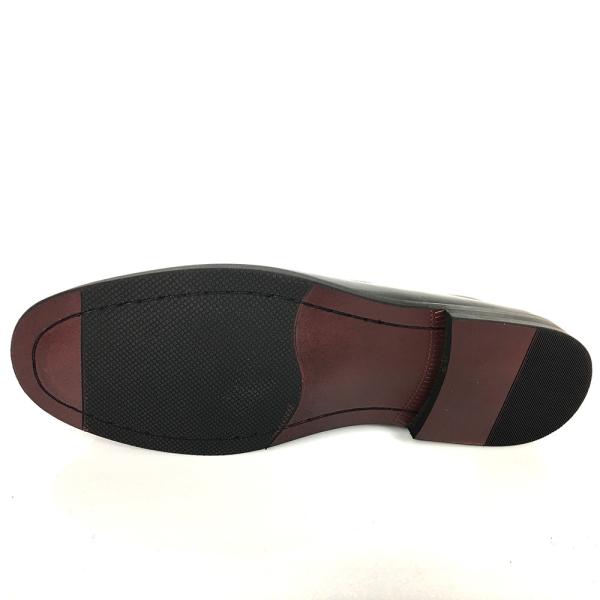 Os preguiçosos da curvatura do estilo da forma para homens, anunciaram mocassins cobrem únicas sapatas