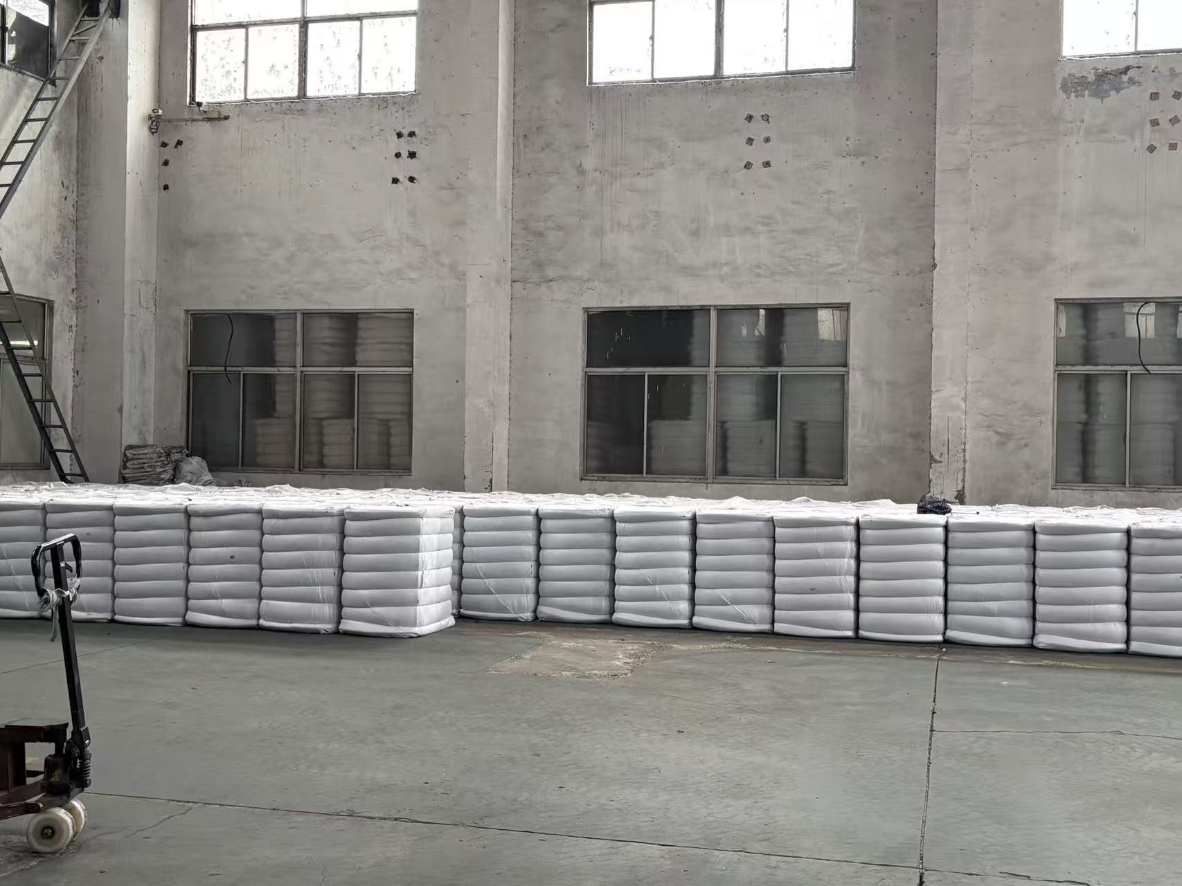 Low Melt Polyester Fiber 4D 51 mm Virgin Raw White Furniture Bedding Toy Filling Denier and Cut Length Customization