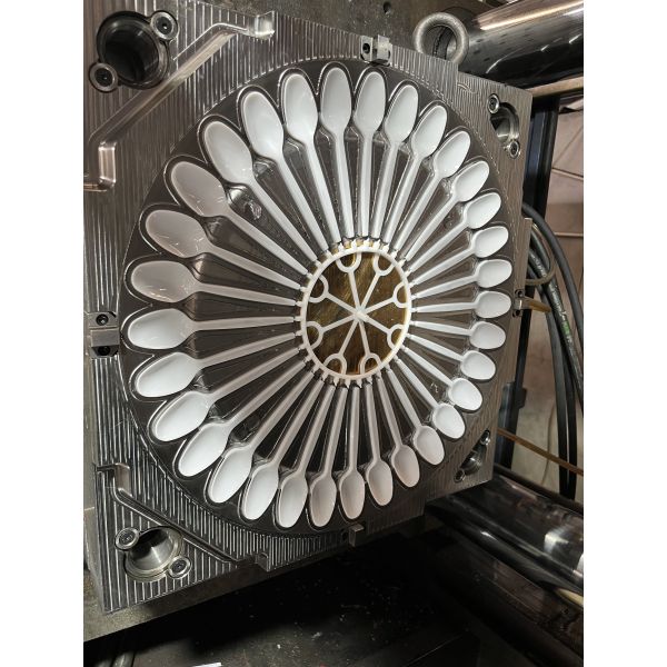 Customized 16-64 Cavity Plastic Spoon Mould with Hot-Runner/Cold-Runner Option and S136 Steel for High-Speed Production