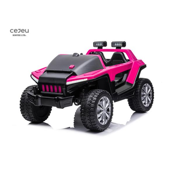 Дети едут на тракторе со светами работая дизайн рожка живой