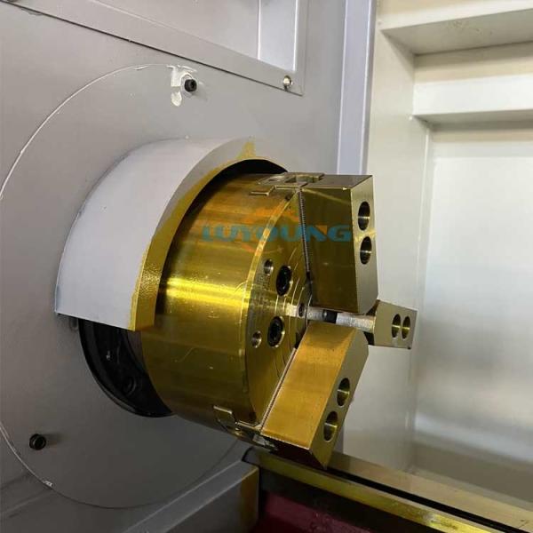 Middle duty 1000mm Cnc Turning Machine CK6136 CNC Lathe 8 Station Electric Turret