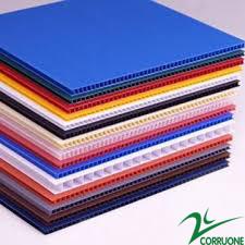 Folhas de plástico ondulado de parede dupla de 4 pés x 8 pés resistentes à UV para embalagens ecológicas
