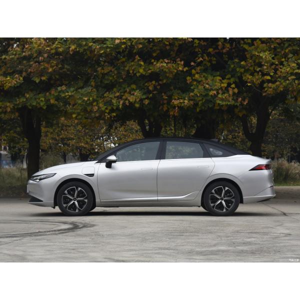 Top Speed of 170km 2023 Xpeng P5 500 Energy Vehicle with 4-Door 5-Seat Body Structure