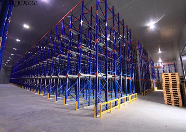 Conduza na capacidade de aço inoxidável do sistema Q235B do racking do armazém 500-5000 quilogramas
