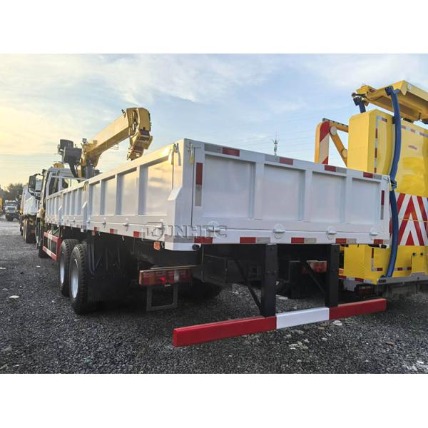 Knuckle Boom 8 Ton Hydraulic HOWO NX Cargo Flatbed Truck Mounted Crane For Sale