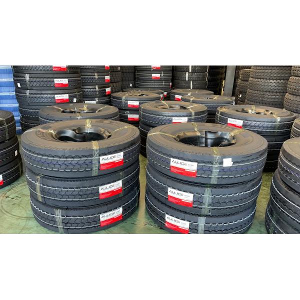 Легкая тележка покрышки тележки выдающей земной автошины тележки минирования сжатия 8.25R16 радиальная утомляет сертификат AR111 NOM 16949