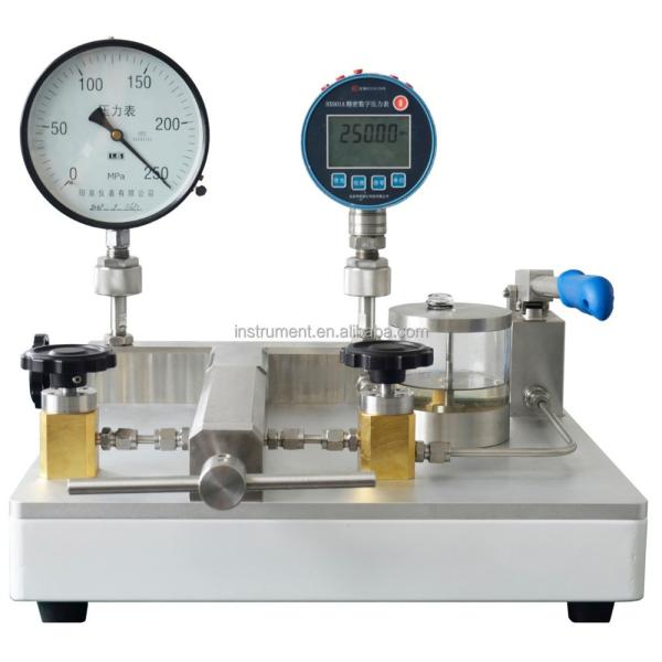 High Pressure Hand Pump with 1kPa Adjustment Resolution and Range up to 2500 bar